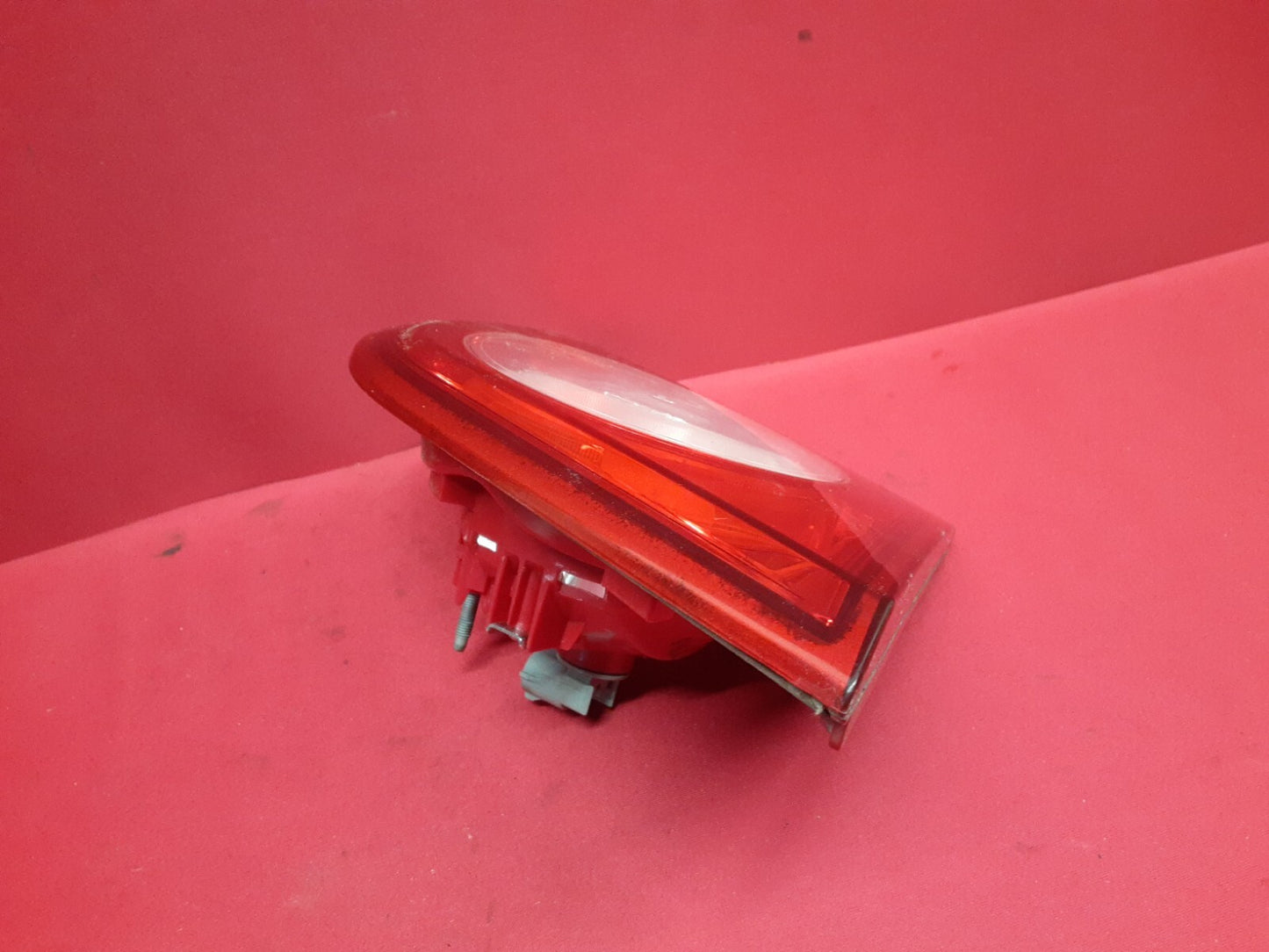 2008 - 2012 Chevy Chevrolet Malibu LEFT INNER Trunk Lid Tail Light Lamp 15271121