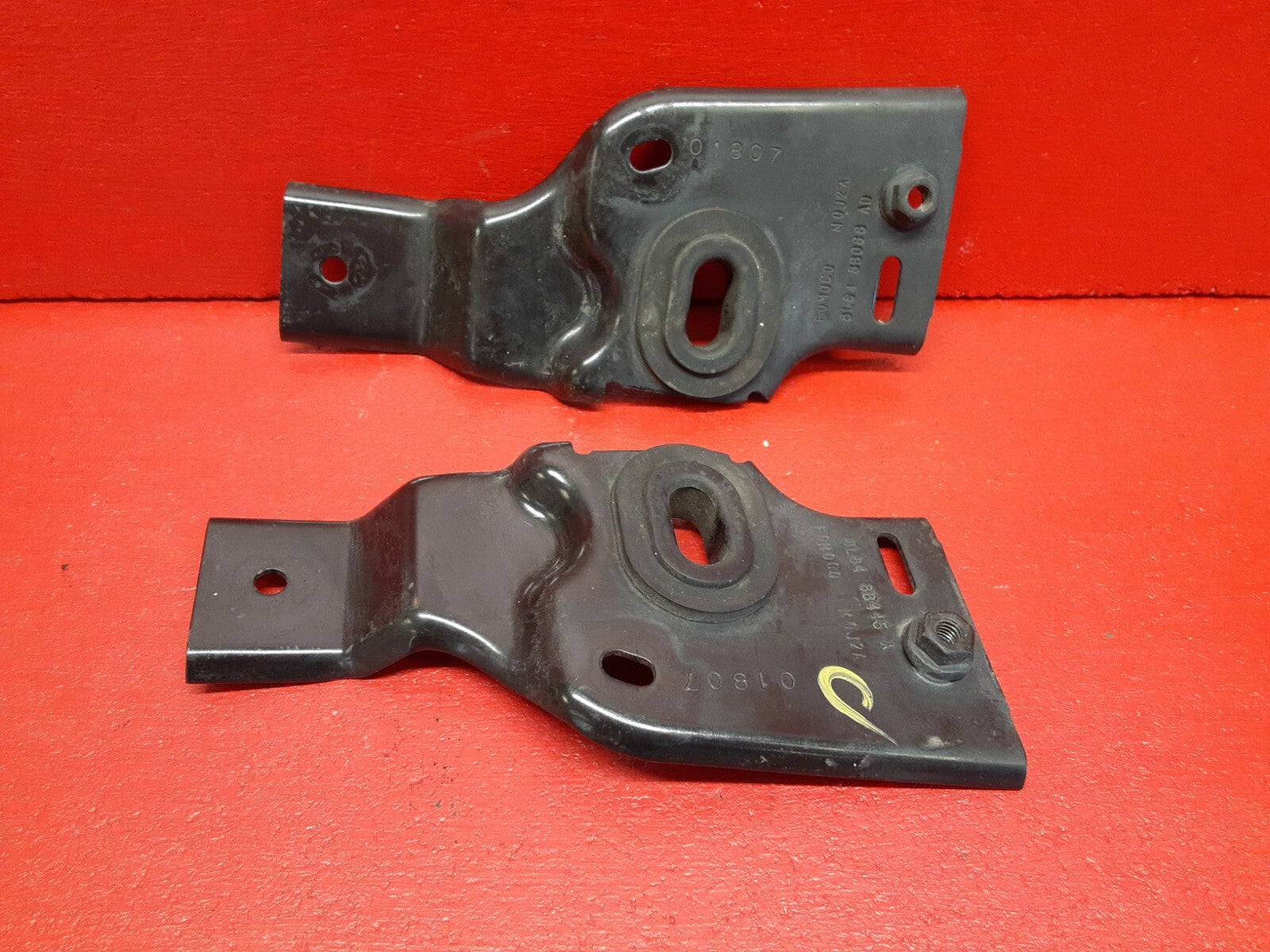 2008 Ford Escape Hybrid Upper Radiator Bracket Lower Bushing Insulator