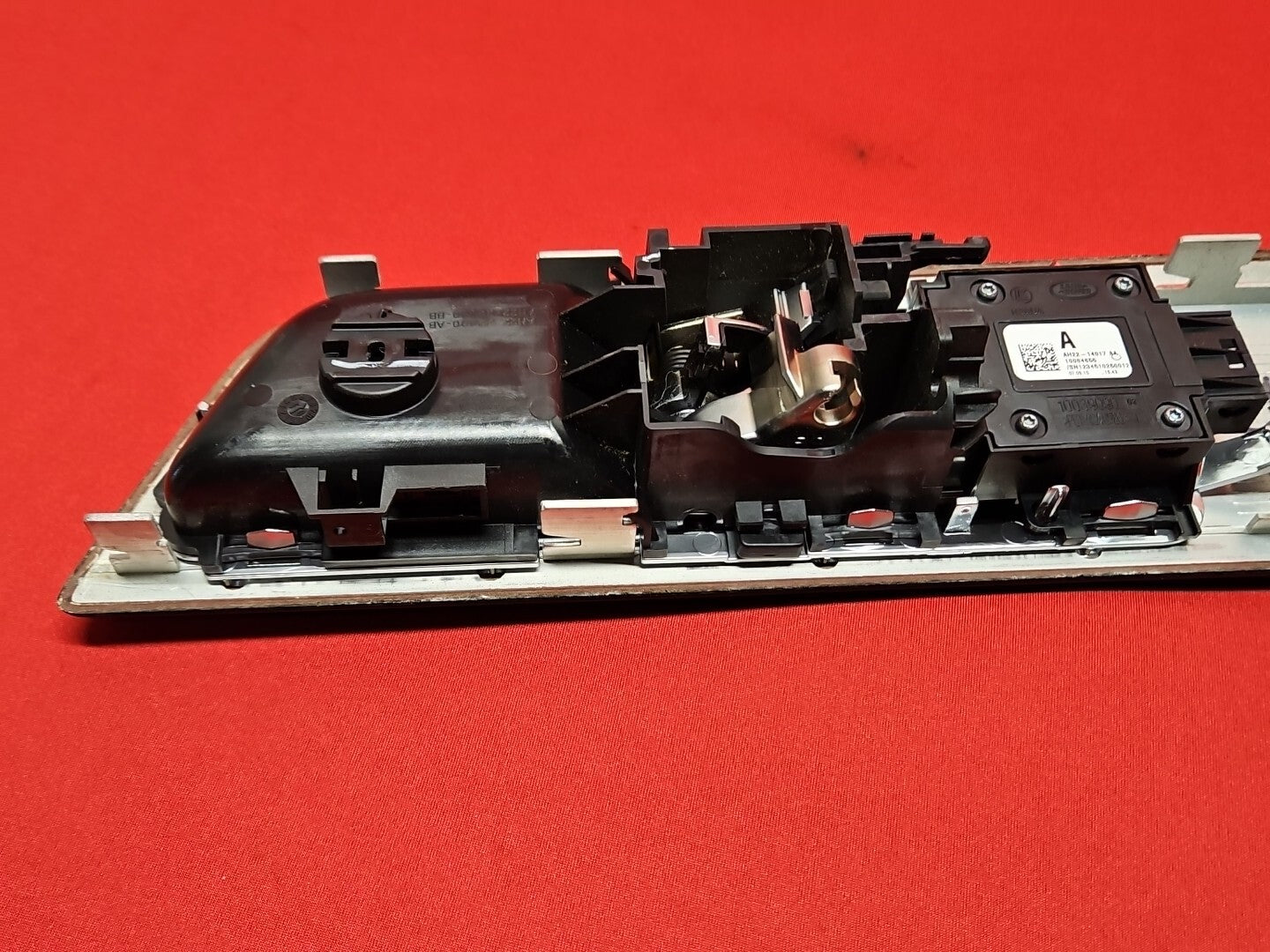 2010 - 2013 Range Rover Sport FRONT RIGHT PASSENGER Interior Door Trim w/ Handle