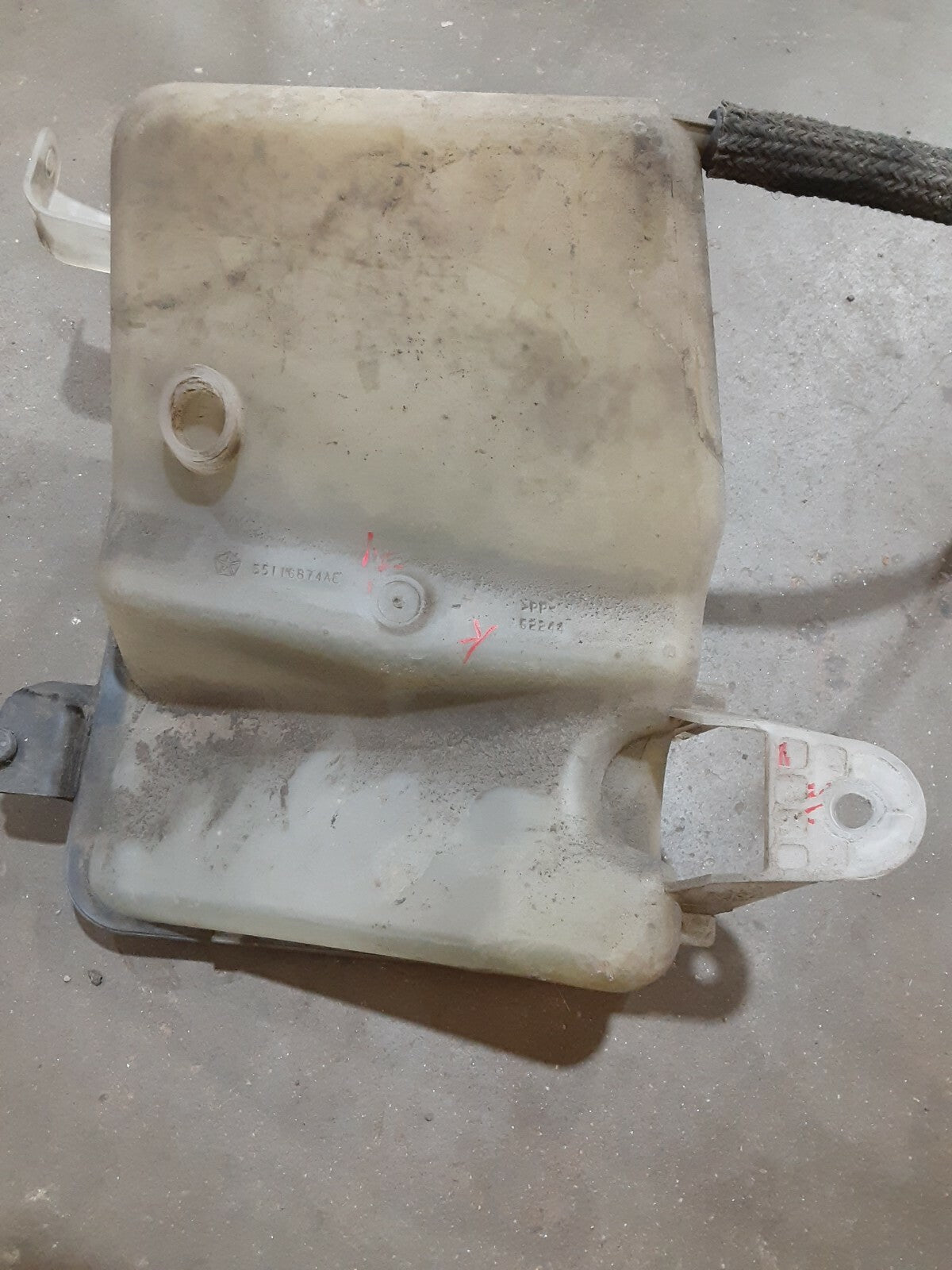 2005 - 2010 Jeep Grand Cherokee / Commander Engine Coolant Reservoir 55116874AE