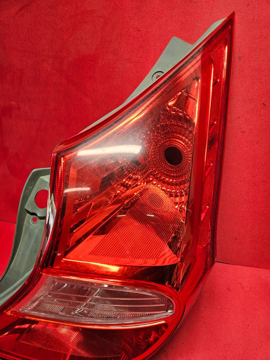 2012 - 2017 Hyundai Accent Hatchback Pass Side / Right Tail Light Lamp