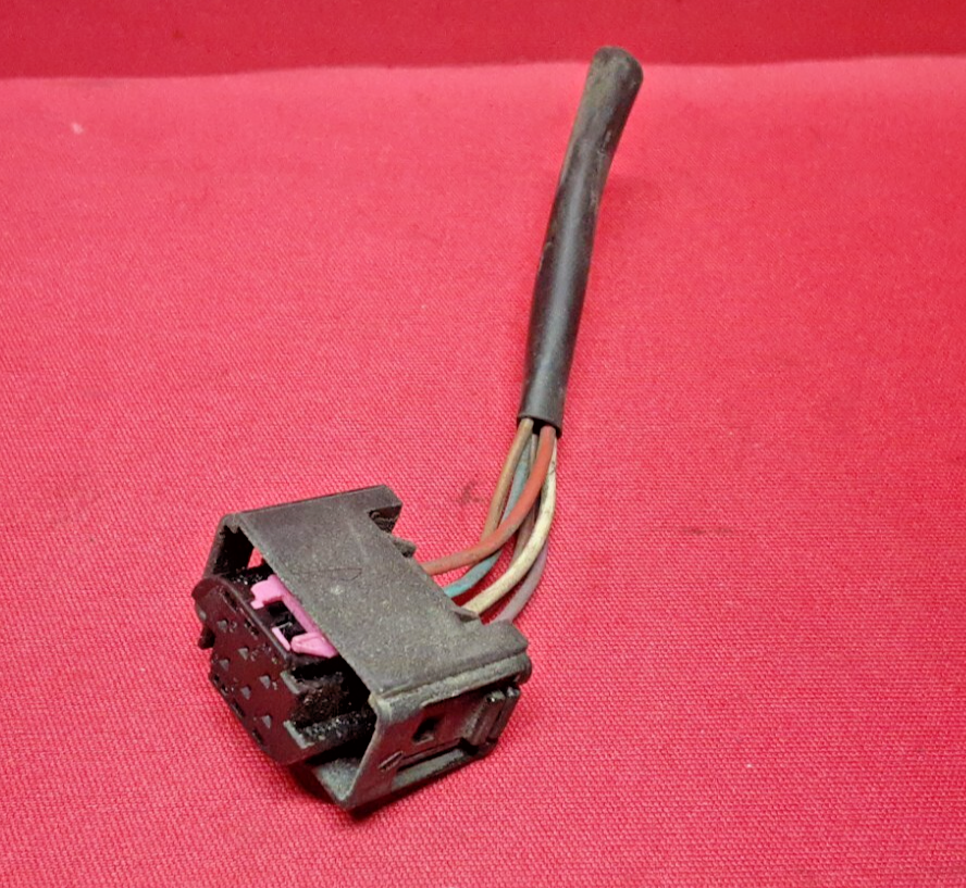2003 - 2005 Land Rover Range Rover HSE 4.4L V8 Throttle Body MHI000010   PIGTAIL