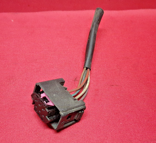2003 - 2005 Land Rover Range Rover HSE 4.4L V8 Throttle Body MHI000010   PIGTAIL