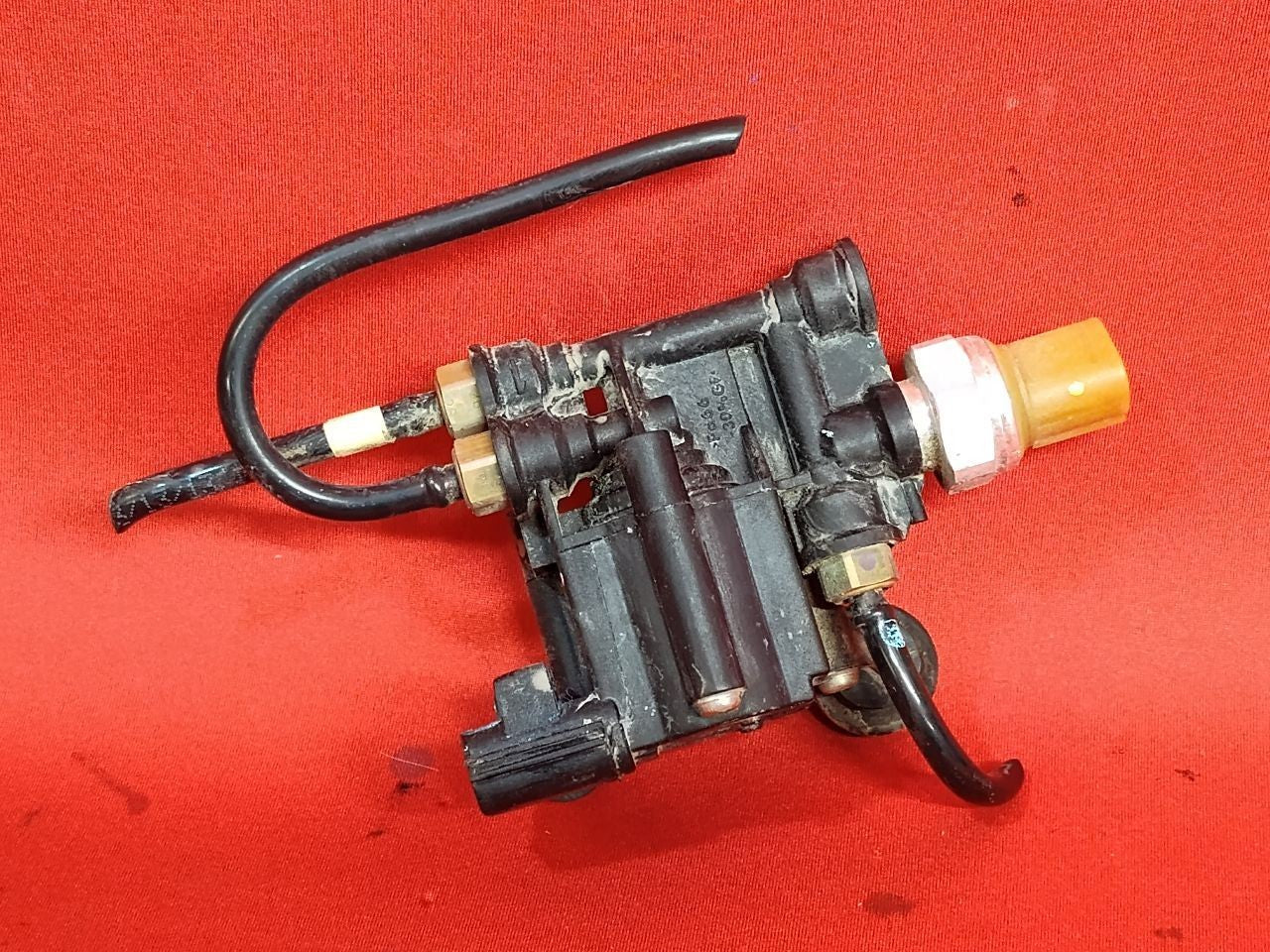 2005-2016 Land Rover 06-13 Range Rover Air Ride Suspension Relief Block Valve