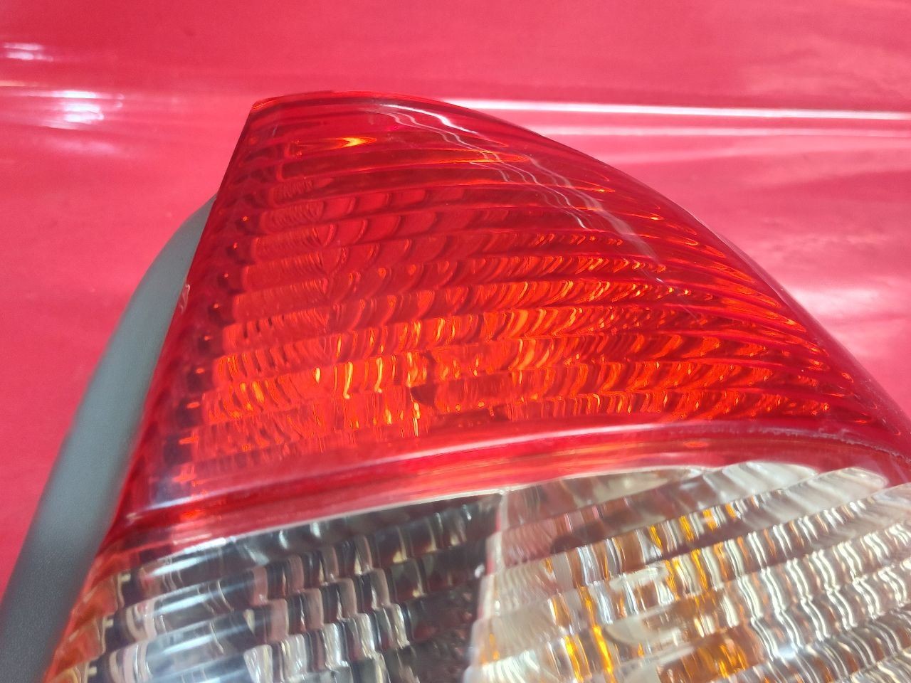 2001-2003 Toyota Prius Sedan RIGHT PASSENGER Tail Light Stop Lamp 81550-47030
