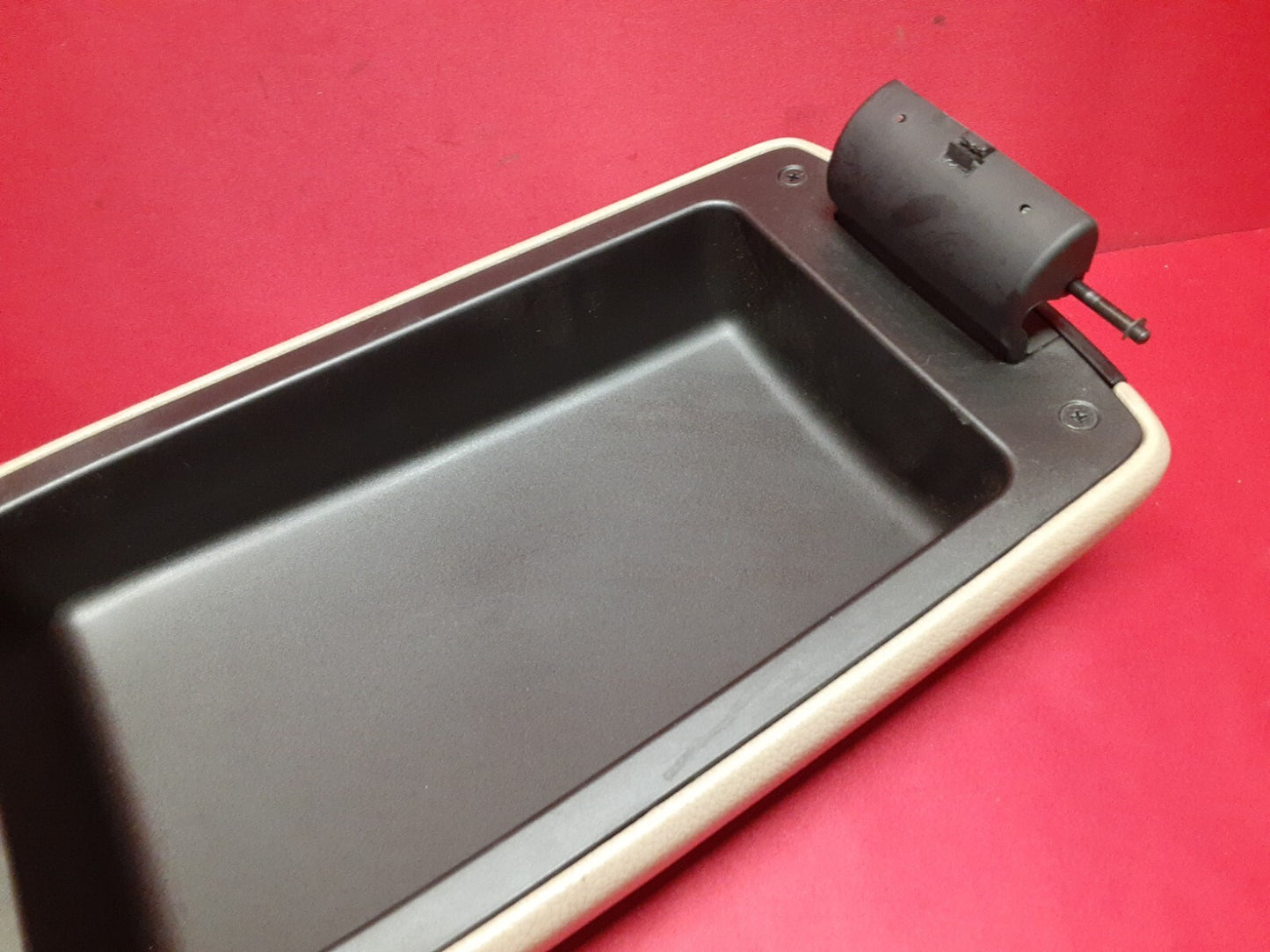 2011 - 2013 Kia Sorento Center Console Arm Rest Lid Beige Tan Vinyl 846602P000J7