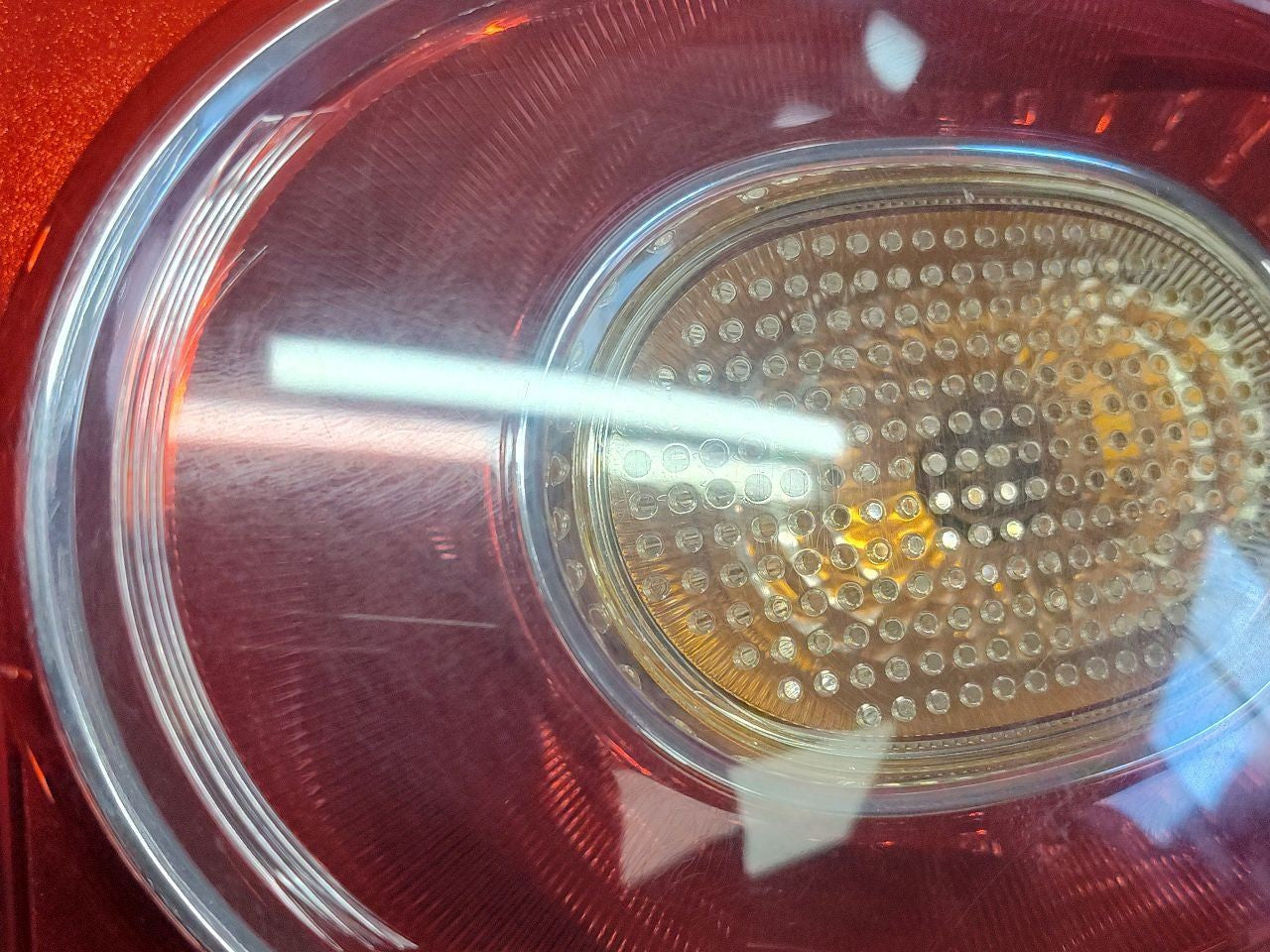 2009-2011 VW Tiguan RIGHT PASSENGER Outer Quarter Mounted Tail Light Lamp