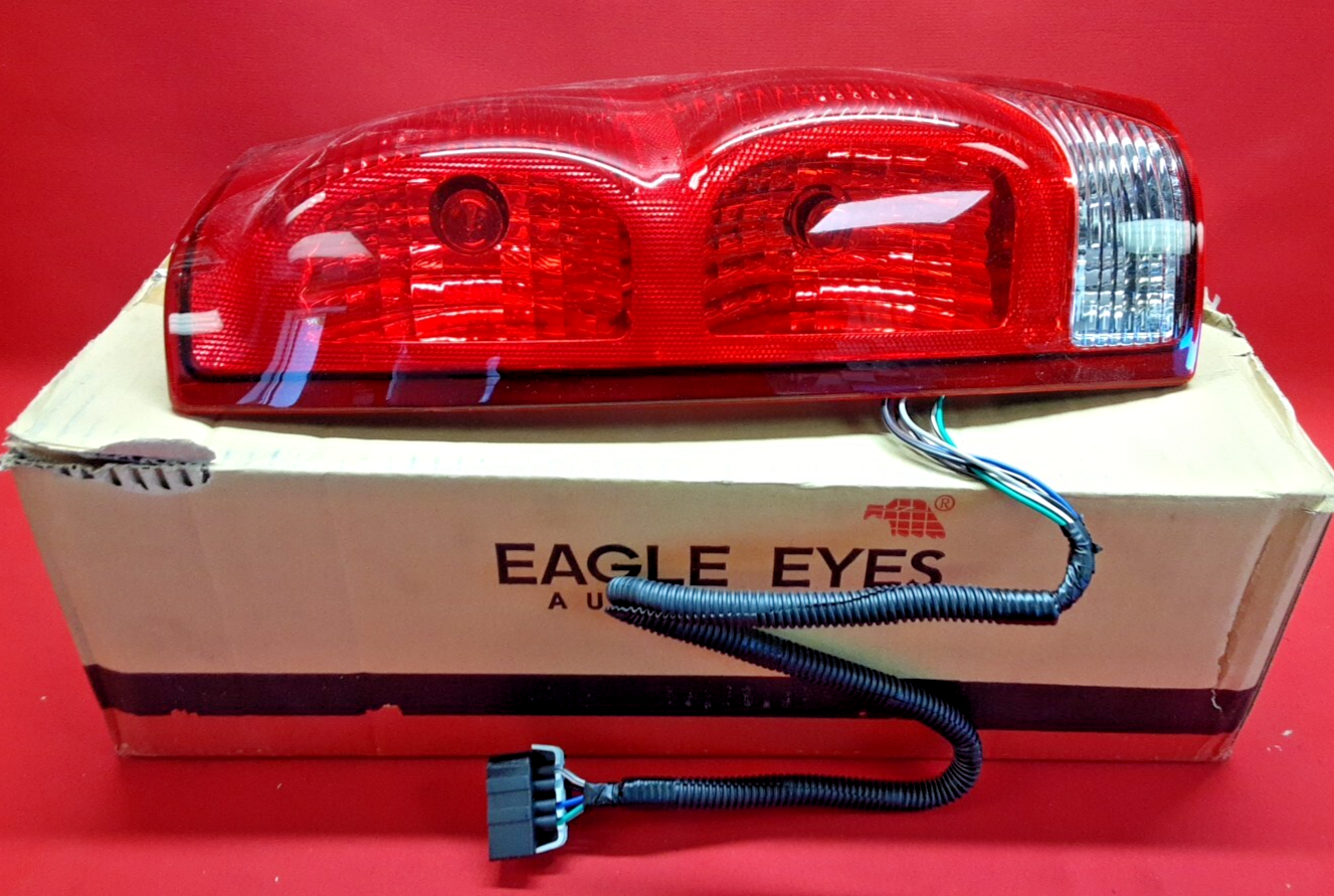 Eagle Eyes GM2801153V Right Passenger Taillight for 2002-2006 Chevy Avalanche