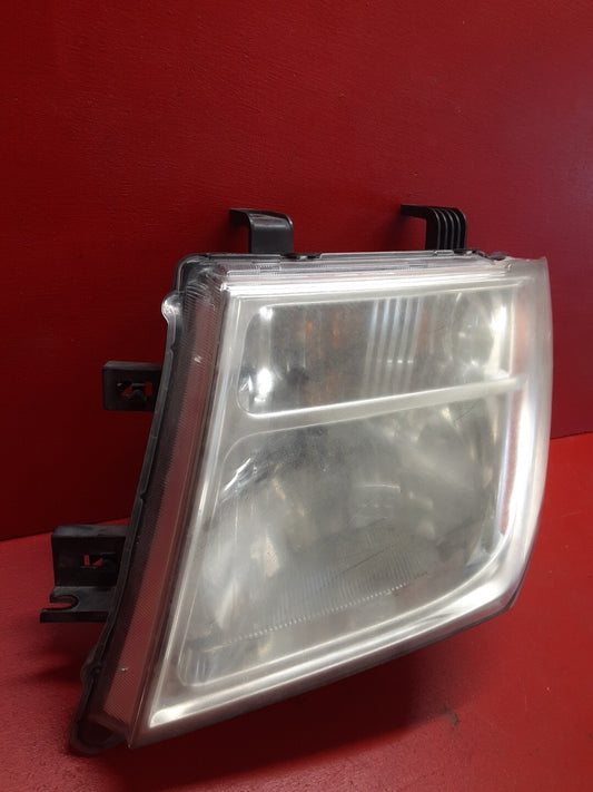 2005-2008 Nissan Pathfinder Left Driver Headlamp Light Assembly 26060-EA525