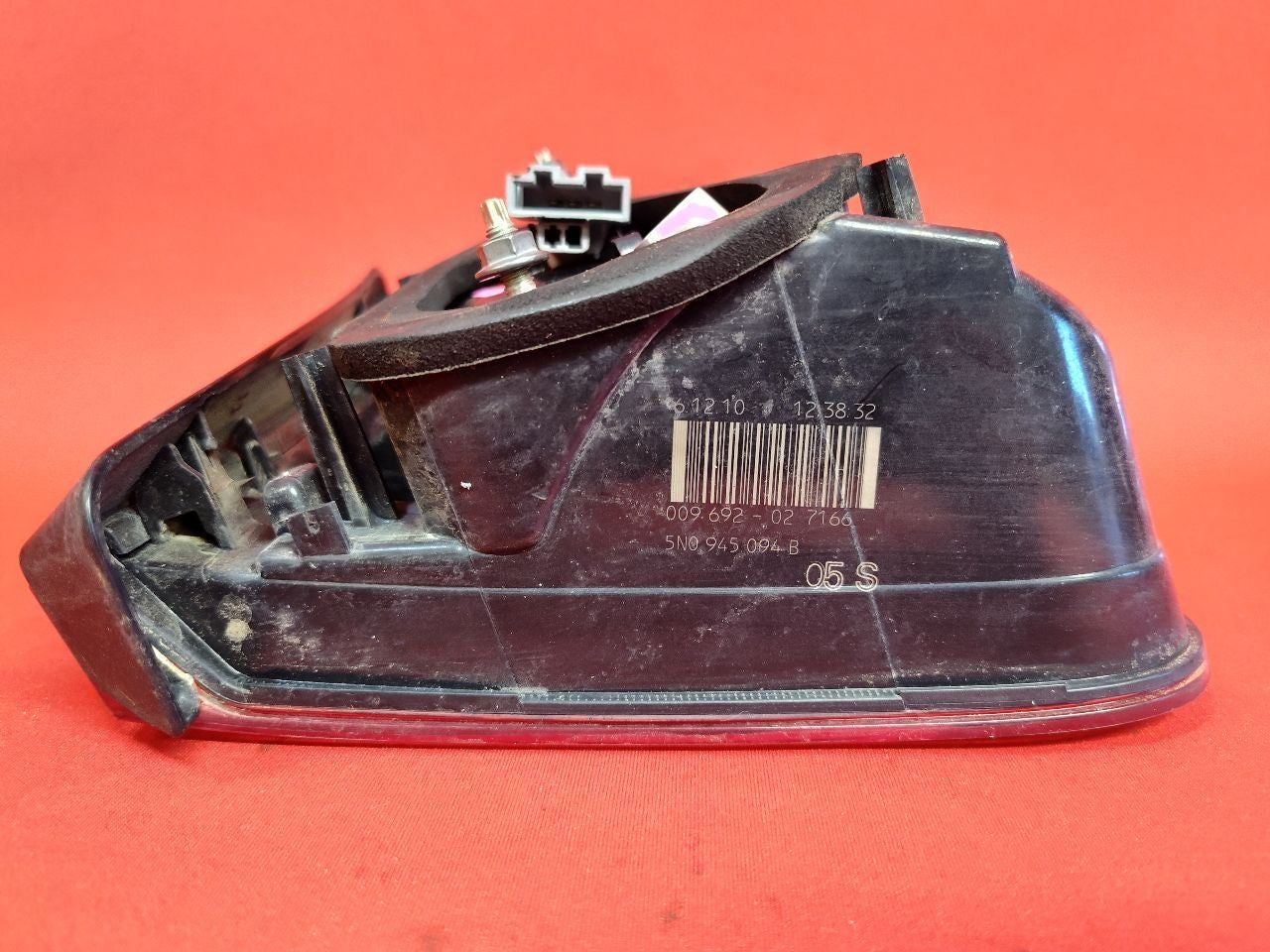 2009-2011 VW Tiguan RIGHT PASSENGER Inner Hatch Mounted Tail Light Lamp