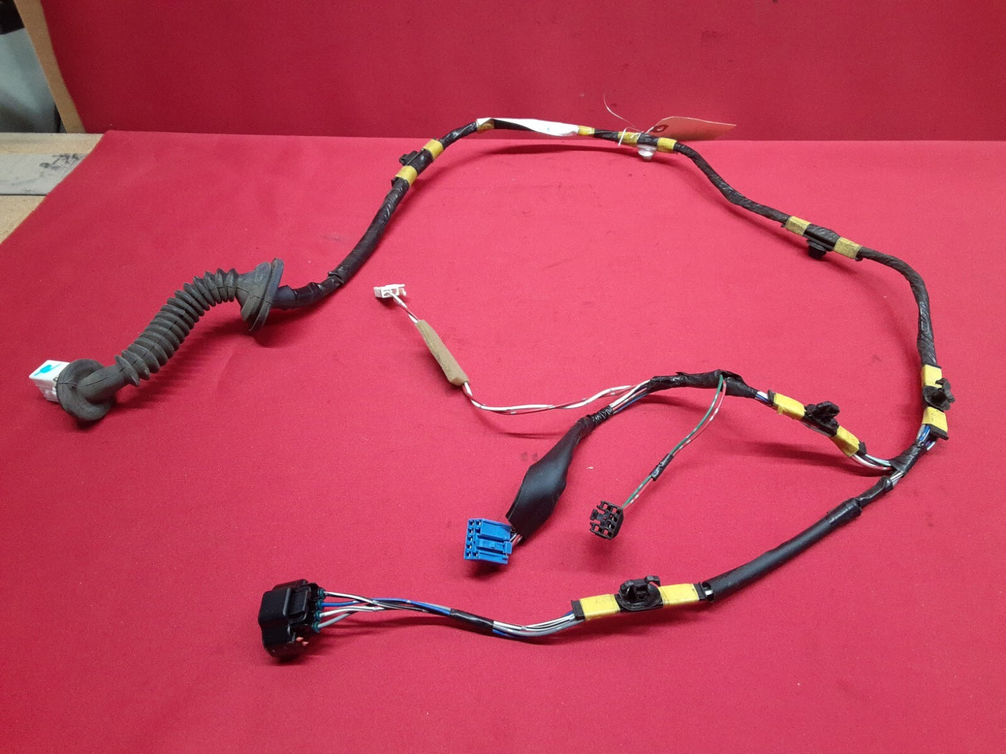 2001 - 2007 Toyota Highlander REAR Left / Right Door Wiring Harness 82153-48090