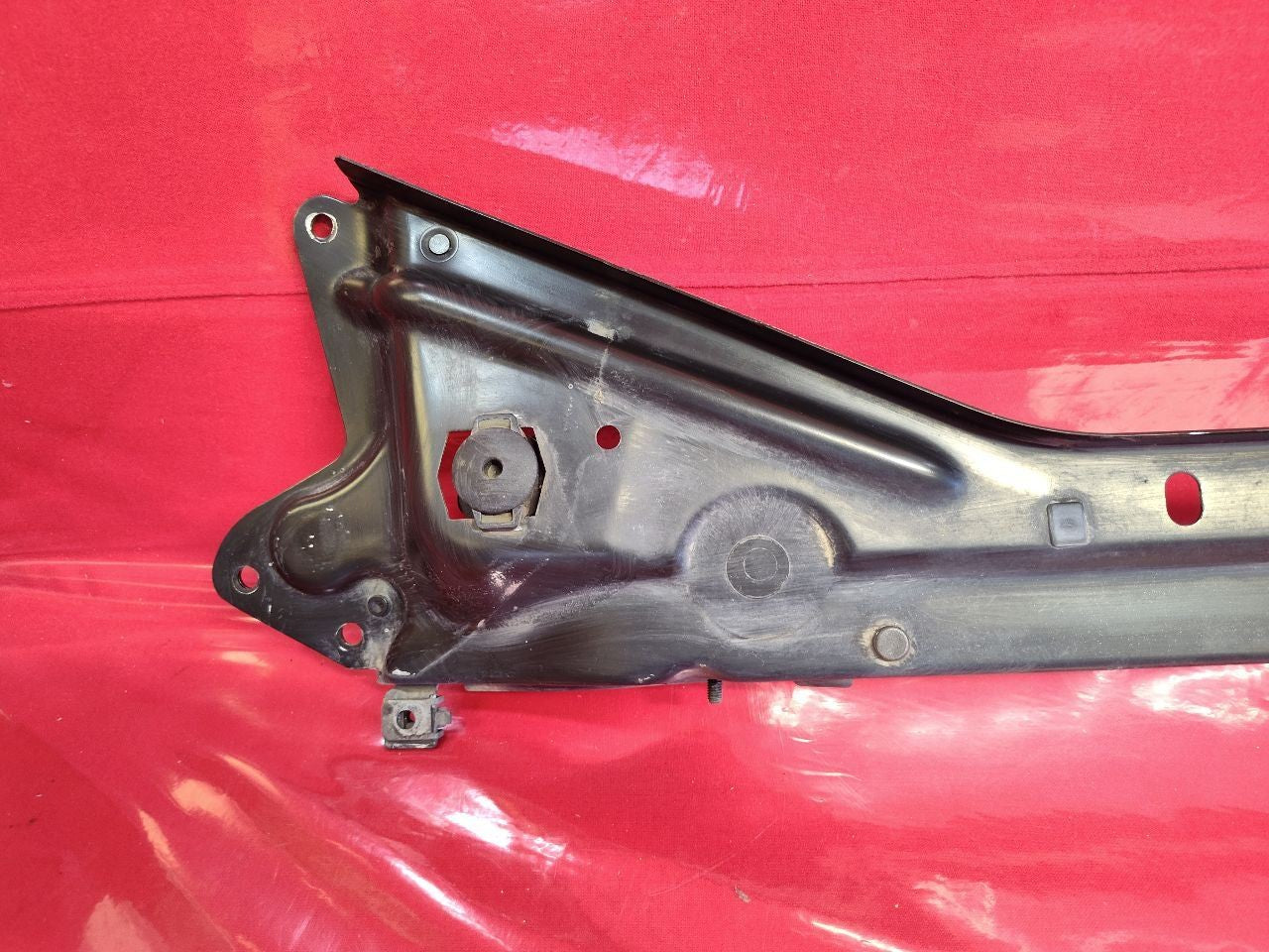 2006-2011 Mercedes CLS-Class V8 Center Upper Radiator Support Tie Bar Bracket