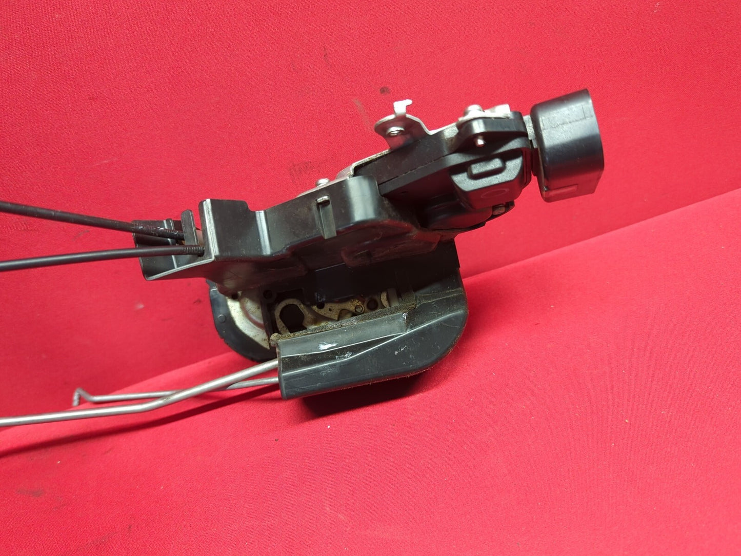 2001 - 2007 FRONT RIGHT Door Latch Lock Actuator Assembly w/ Cables 69030-48060