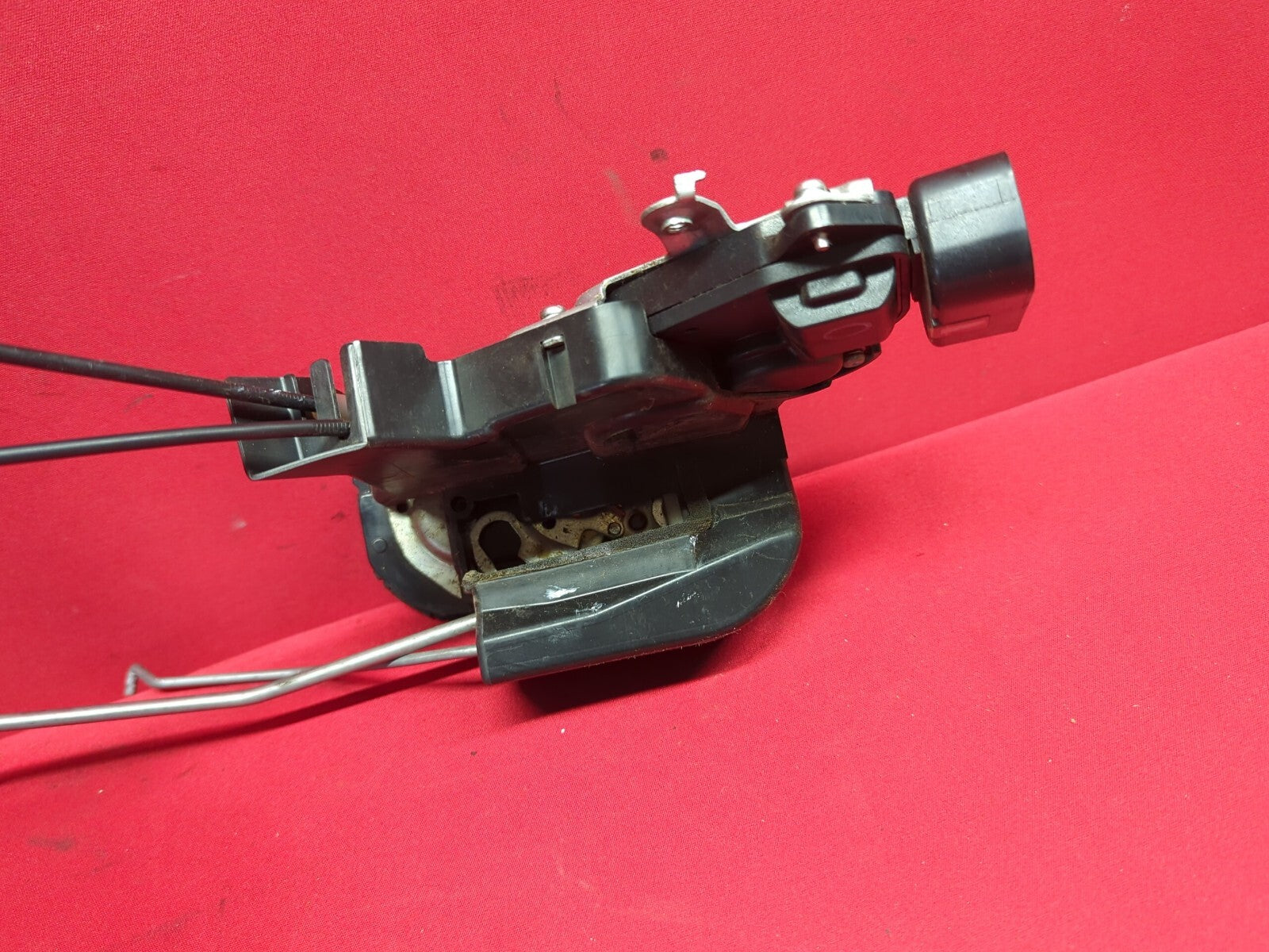 2001 - 2007 FRONT RIGHT Door Latch Lock Actuator Assembly w/ Cables 69030-48060