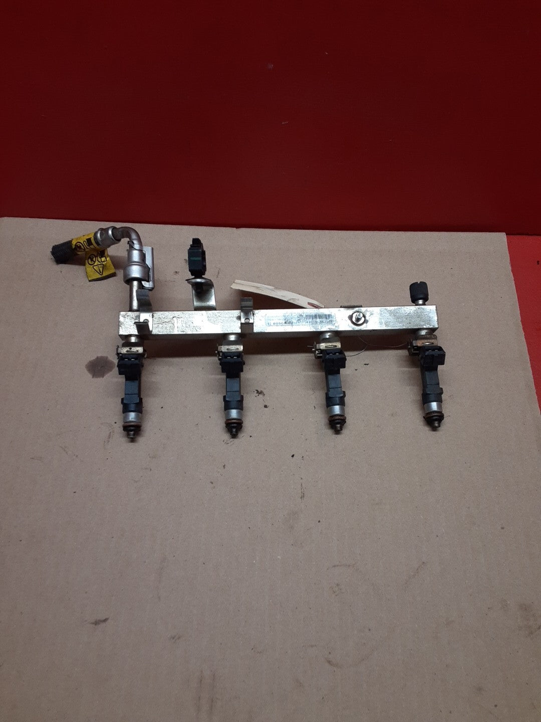 2011-2012 Gm Multi Vehicle 1.4L Fuel Rail W/ injectors 55565971