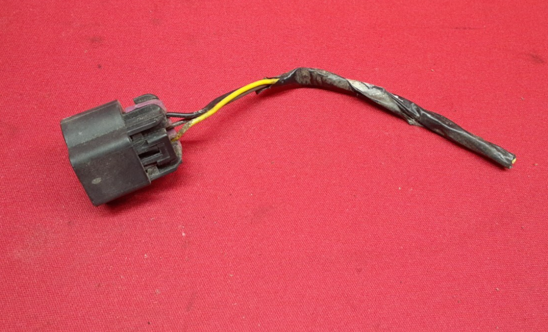 2008 - 2012 Chevy Chevrolet Malibu LEFT OUTER Tail Light Lamp on Body PIGTAIL