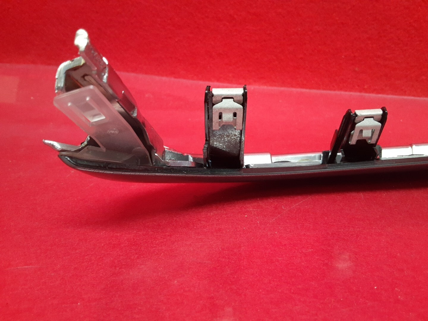 18-20 Buick Regal Sportback TourX Dash Radio Display Screen Trim Bezel Molding