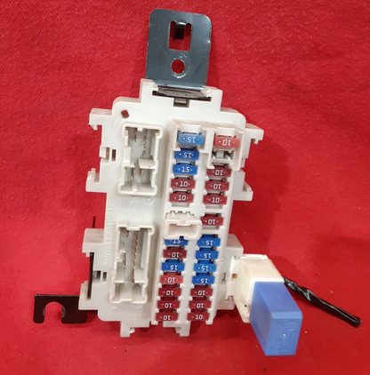 2004 - 2006 Nissan Maxima Fuse Block / Box - Junction - 24350-7Y005