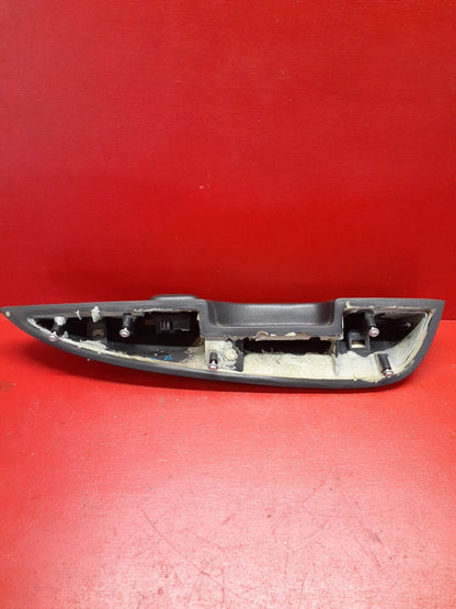 2005 2006 Chevrolet Trailblazer Left Rear Armrest W/ Window Switch 15109967
