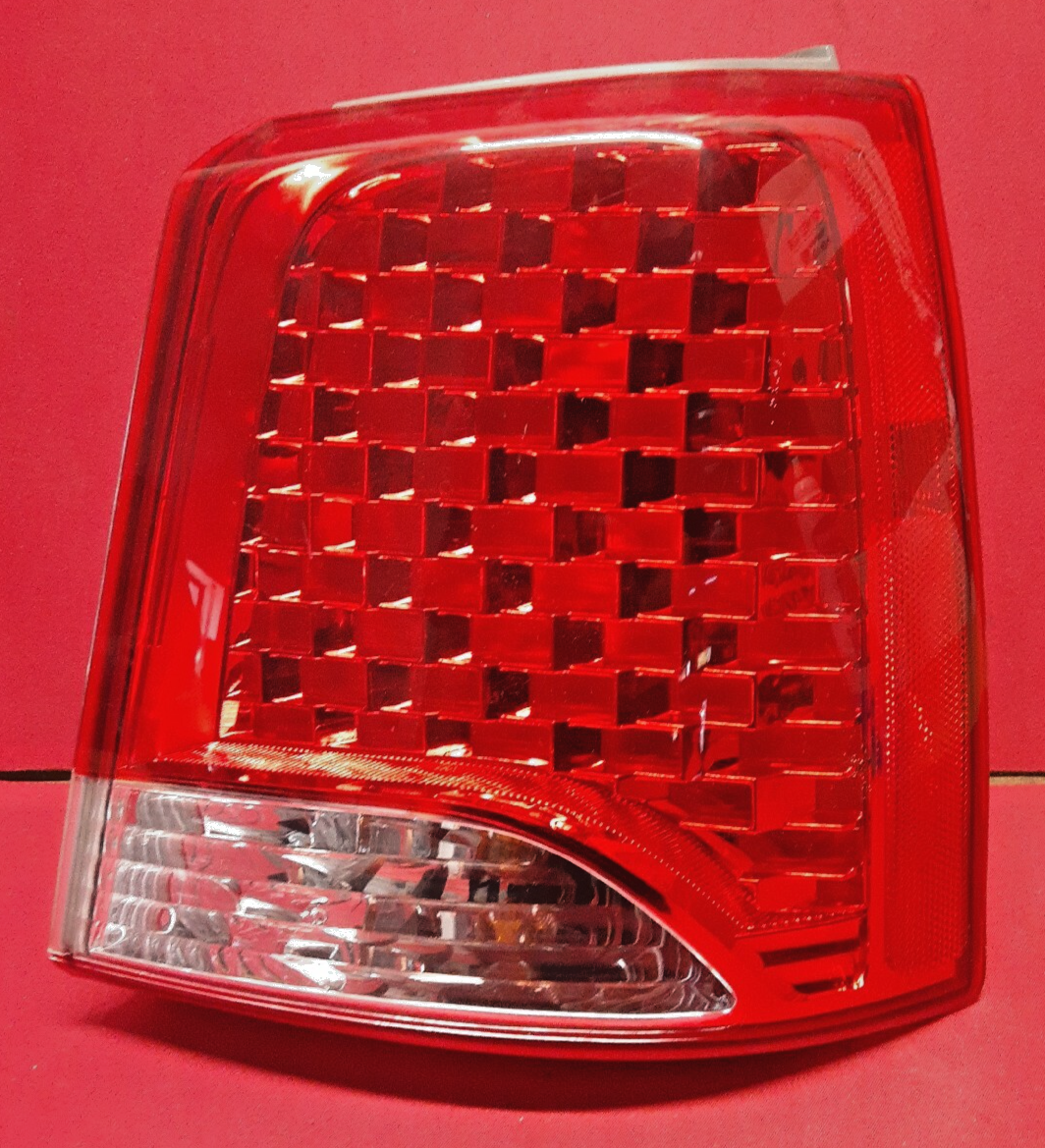 2011 - 2013 Kia Sorento PASSENGER Quarter Tail Light Lamp Halogen 92402-1U000