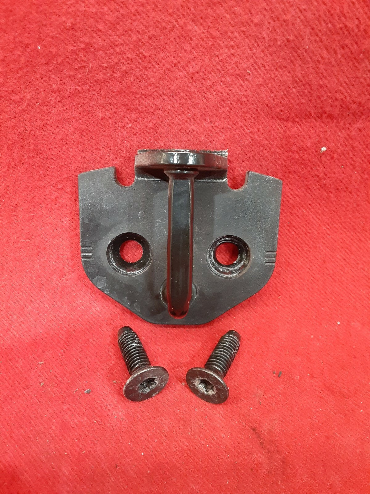 2012 Volvo c30 Front Door Latch Striker Plate w/ Bolts 30699650