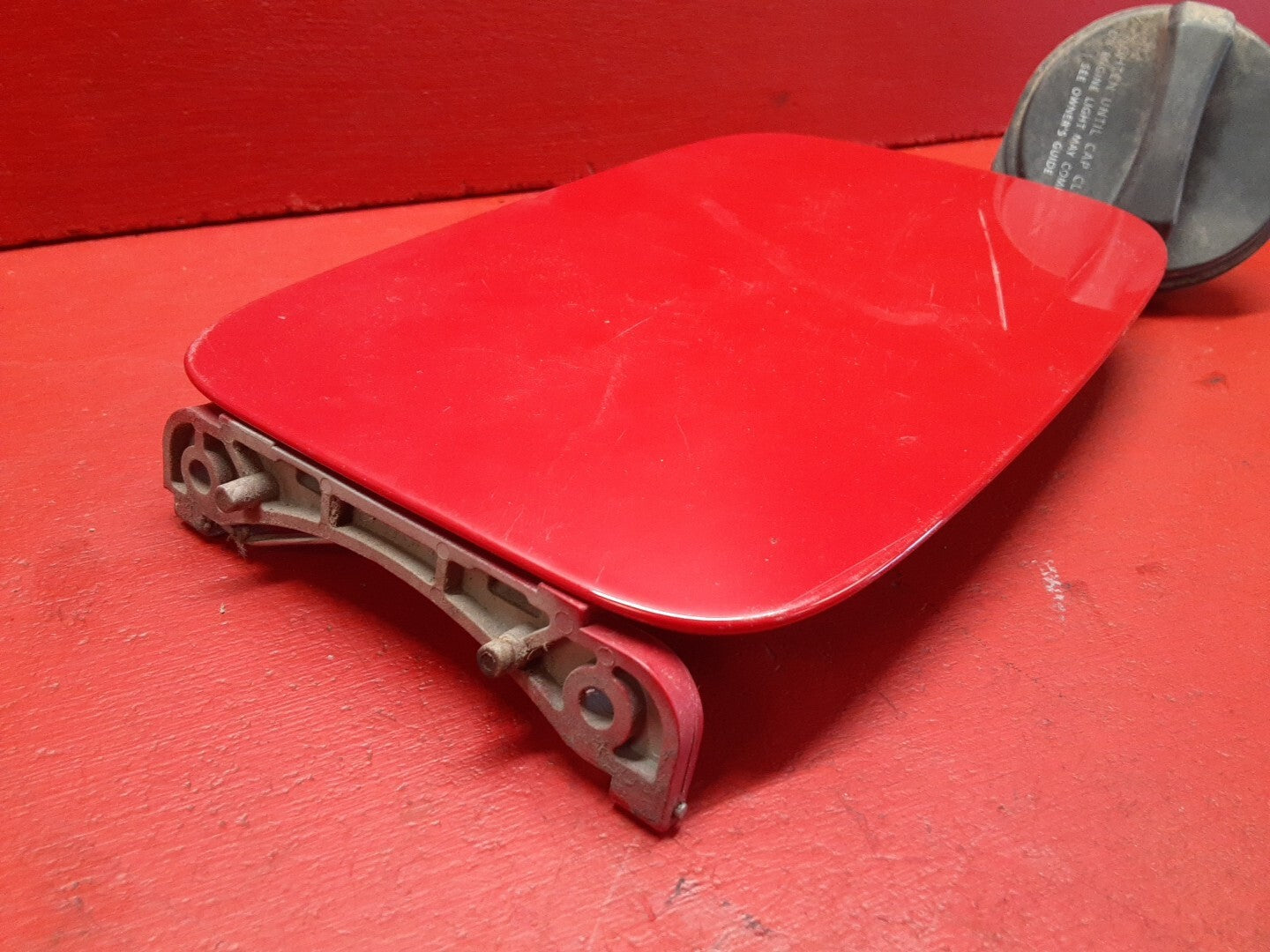 2004 - 2011 Volvo V50 S40 Fuel Filler Door Lid with Gas Cap 30779920