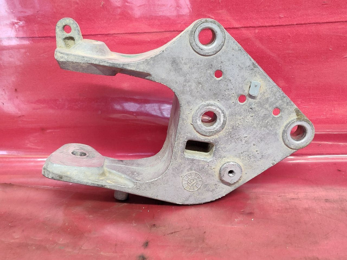 2011-2020 Chrysler Dodge 3.6L Van REAR Engine Mount Bracket 4721570AB