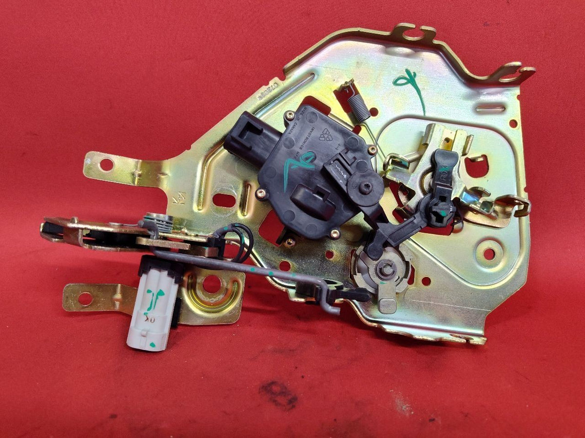 2000-2006 Suburban Tahoe Yukon 02-06 Escalade Liftgate Hatch Window Latch