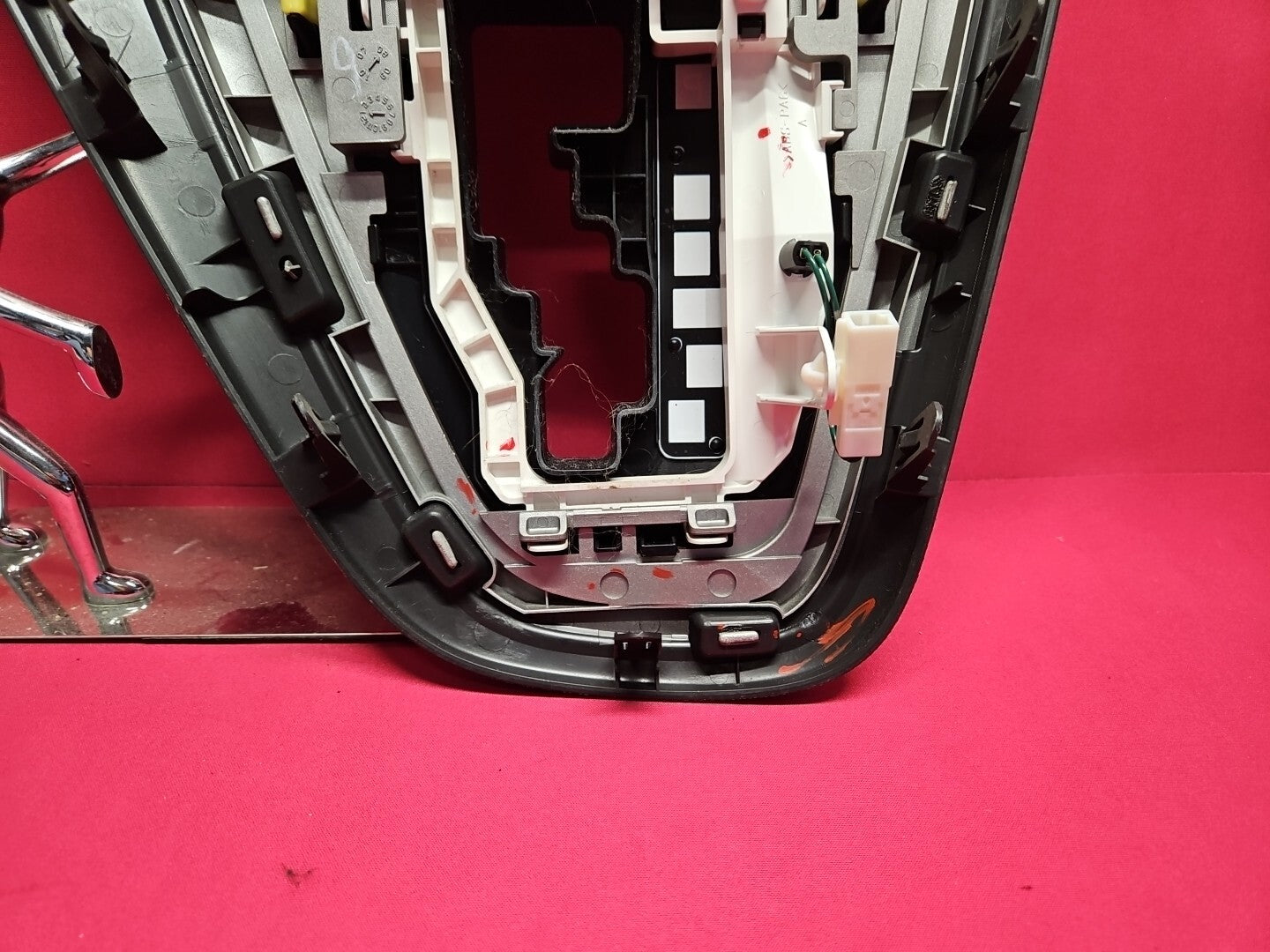 2009 2010 Pontiac Vibe A/T Floor Console Shifter Bezel Trim w/ Cubby 19204492