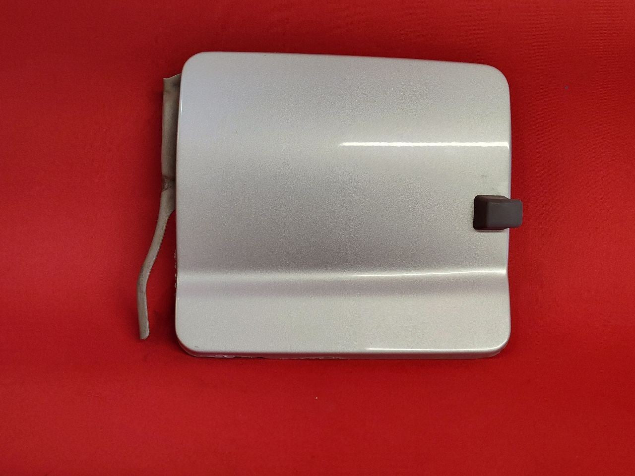 2000-2004 Nissan Xterra Frontier Gas Fuel Filler Door Lid Flap KV8 Silver Ice