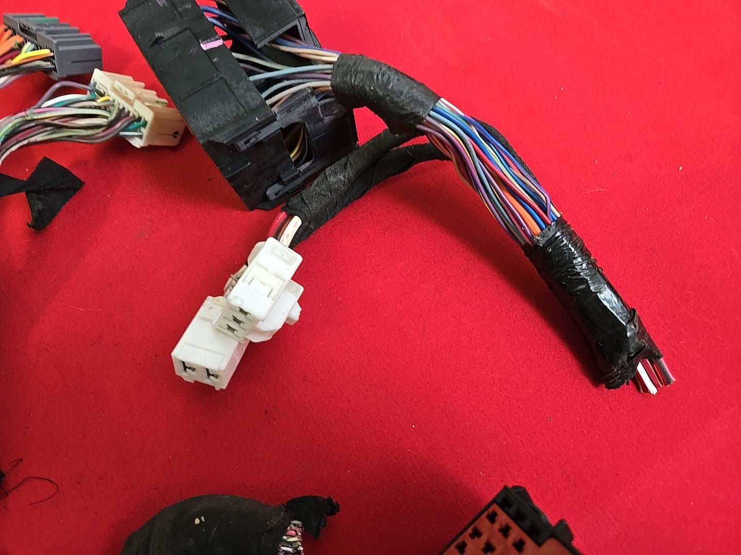 2004 Jeep Grand Cherokee Left Hand Dash BCM Module Fuse Box - PIGTAIL WIRES ONLY