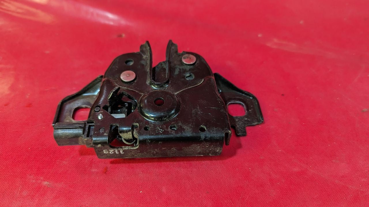 2022-2024 Mitsubishi Outlander Front Bonnet Hood Latch 5908A291 - 26k Miles