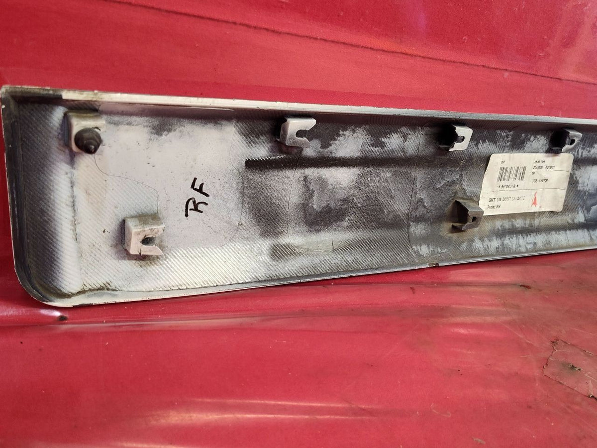 2012-2015 Captiva 08-10 Saturn Vue FRONT RIGHT PASSENGER Door Molding GBU / 703S