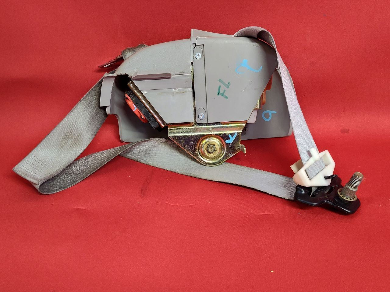 1997-1999 Oldsmobile Aurora FRONT LEFT DRIVER Seat Belt Retractor w/ Cover Grey