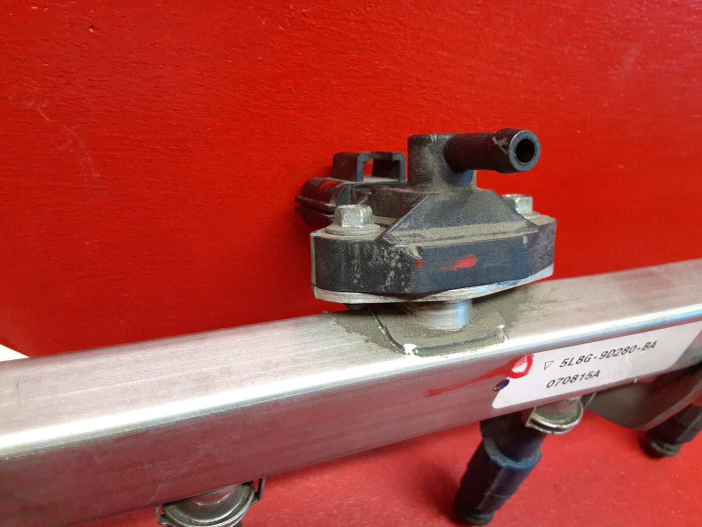 2008 Ford Escape Mercury Mariner 2.3L Fuel Injector Rail Supply w/ Injectors