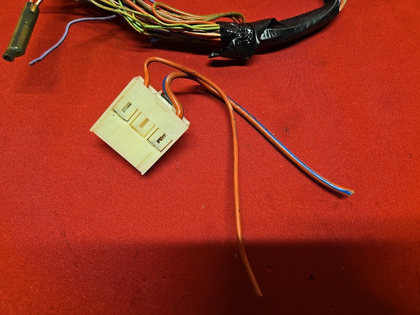 2006 Range Rover HSE / Supercharged 4.2L 4.4L V8 Engine Bay Fuse Box - PIGTAILS