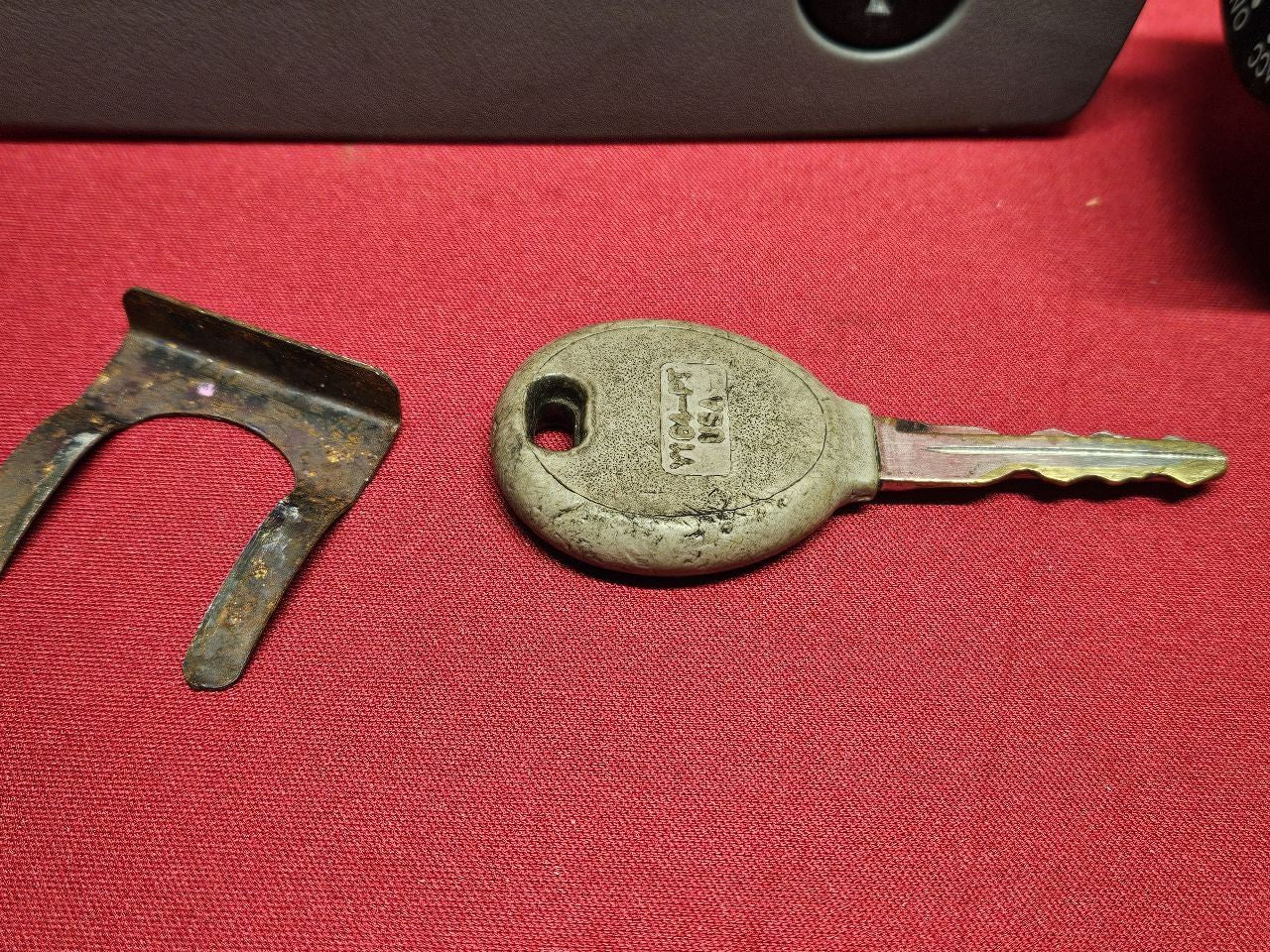 2006 Dodge charger 05-06 Magnum / 300 Ignition Lock Switch Door Cylinder Key SET