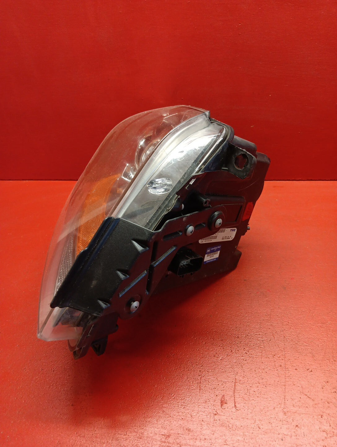 Right Passenger Headlight Halogen TYC Aftermarket for 2008-2014 Cadillac CTS