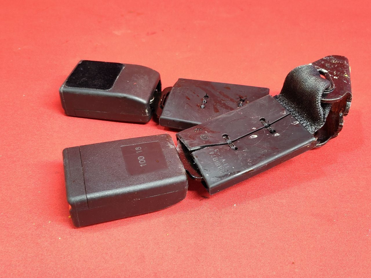 2018-2020 Chevy Equinox GMC Terrain Rear 2nd Row RIGHT / CENTER Seat Belt Buckle