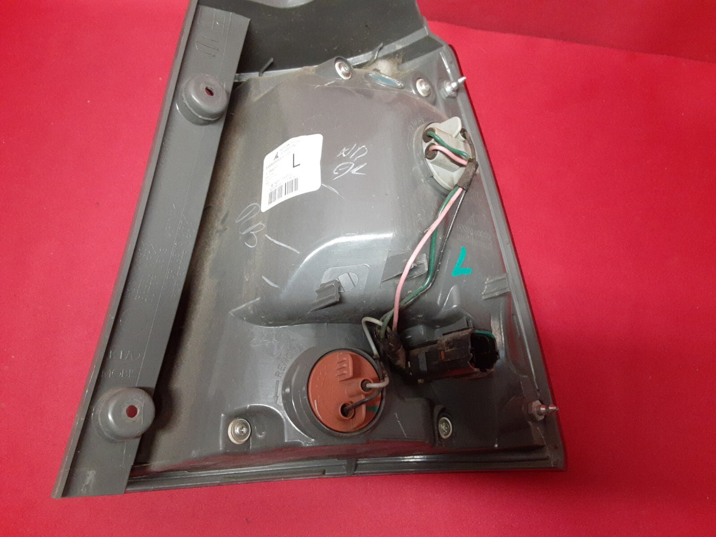 2011 - 2013 Kia Sorento LEFT Tail Light Lamp on Body HALOGEN 92401-1U000