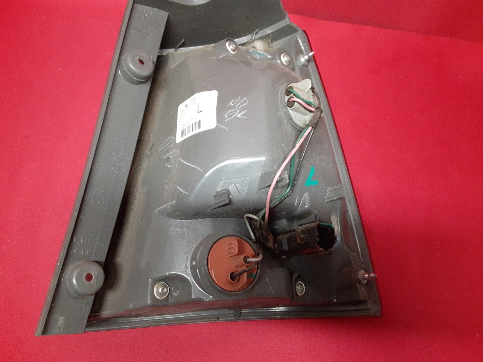 2011 - 2013 Kia Sorento LEFT Tail Light Lamp on Body HALOGEN 92401-1U000