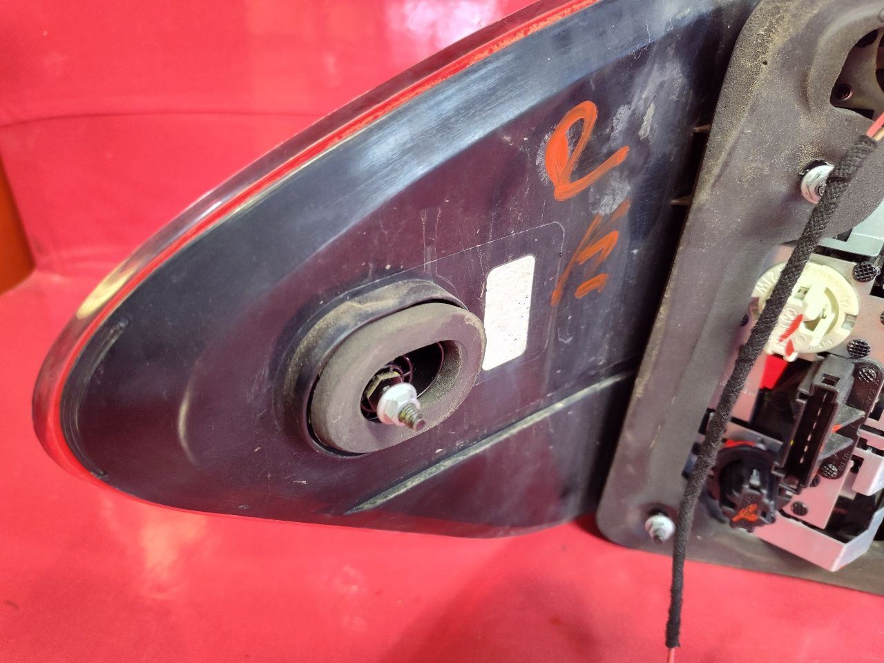 06-08 Mercedes ML-Class RIGHT PASSENGER Outer Tail Light Lamp Type 164