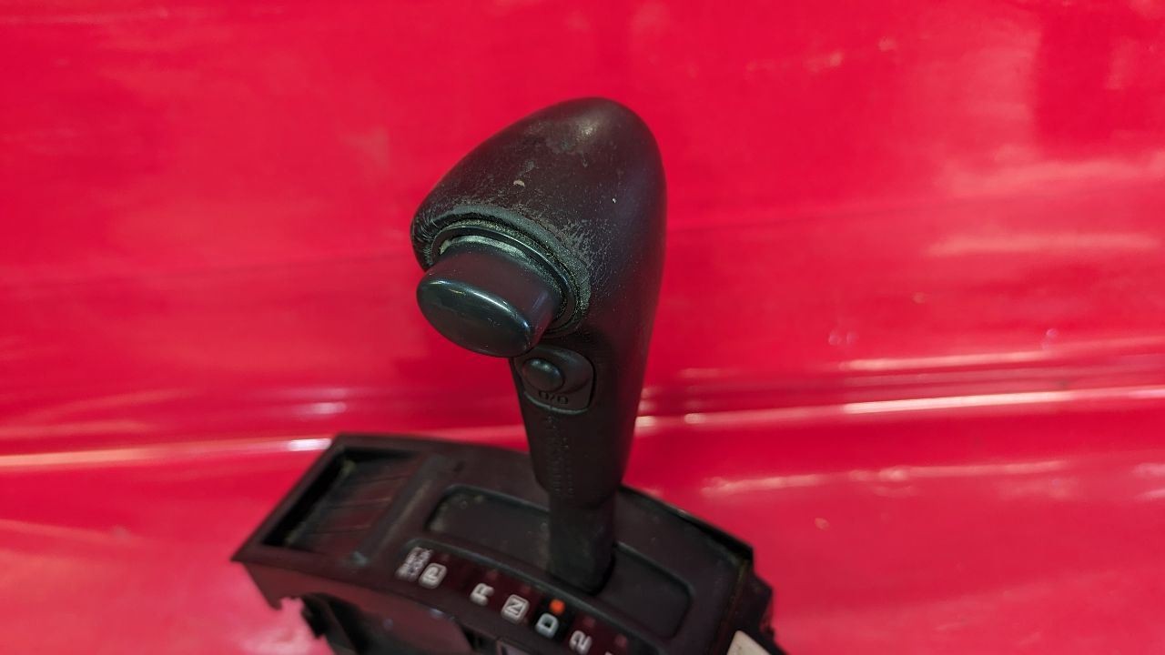 2000 Nissan Pathfinder Automatic Gear Selector Shifter Leaver w/ Knob + Trim