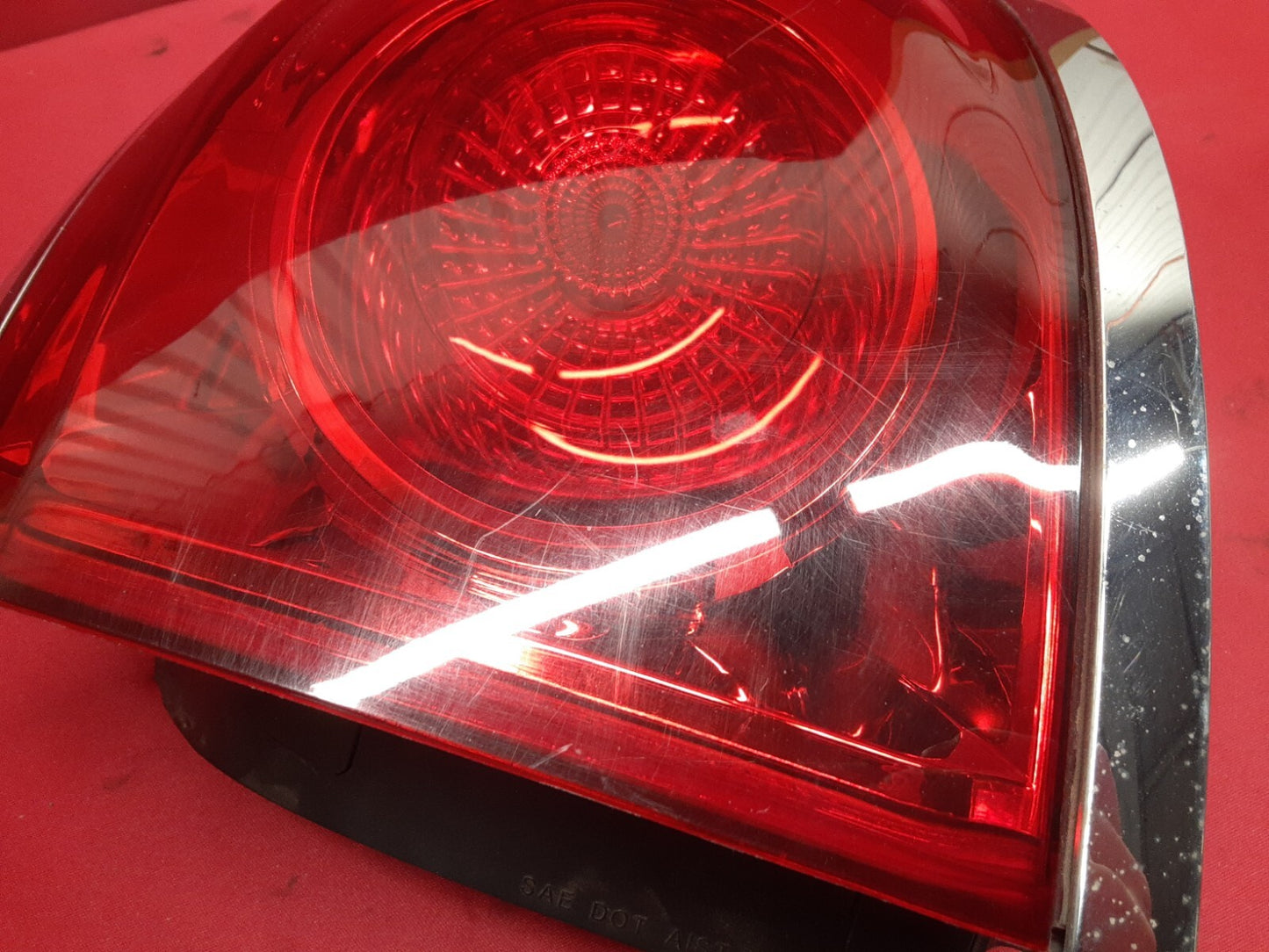 2008 - 2012 Buick Enclave RIGHT PASSENGER Outer Tail Light Lamp on Body 25954942