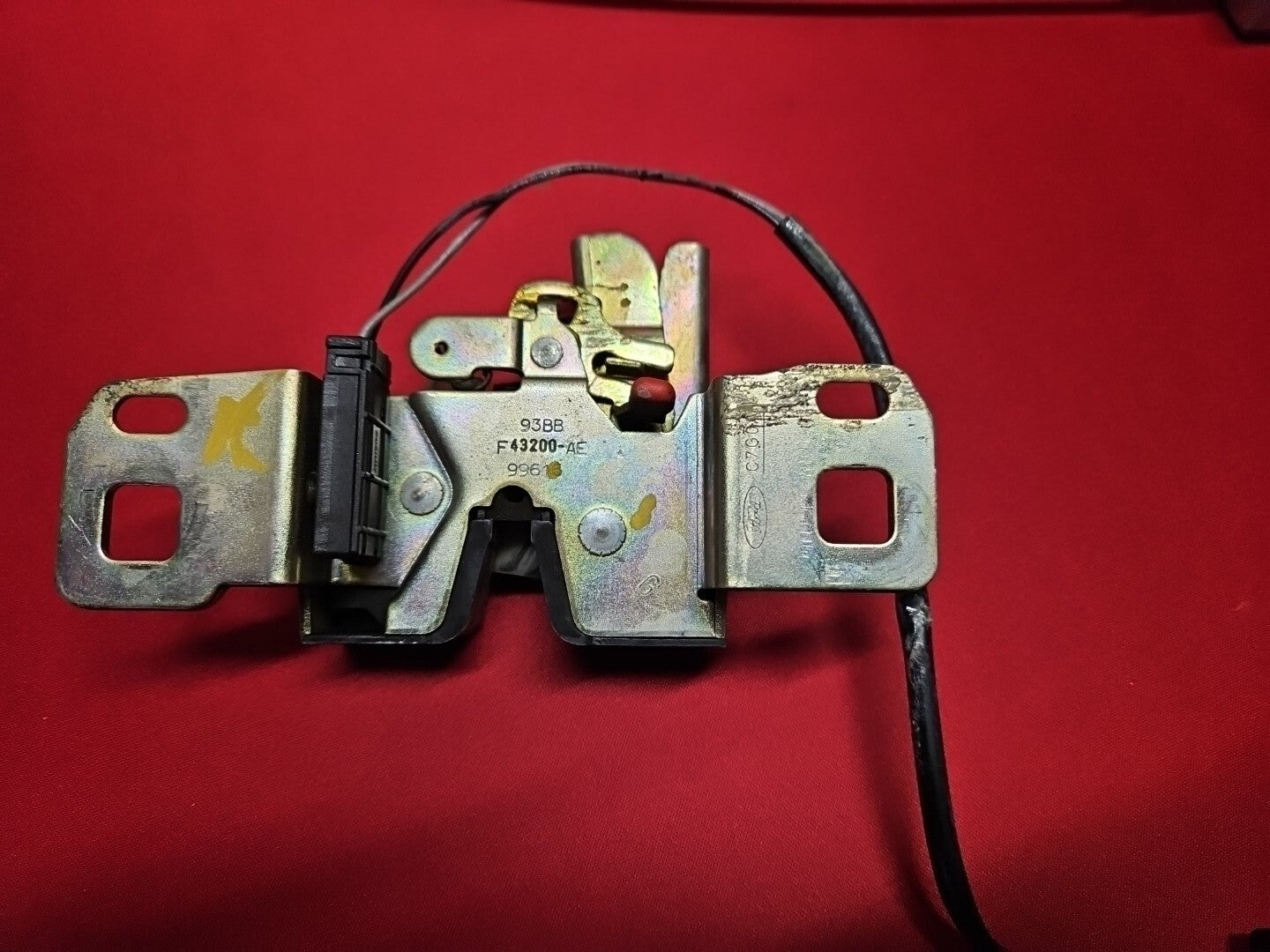 1997 - 2002 Jaguar XK8 XK - Convertible Trunk Lid Latch / Actuator Set