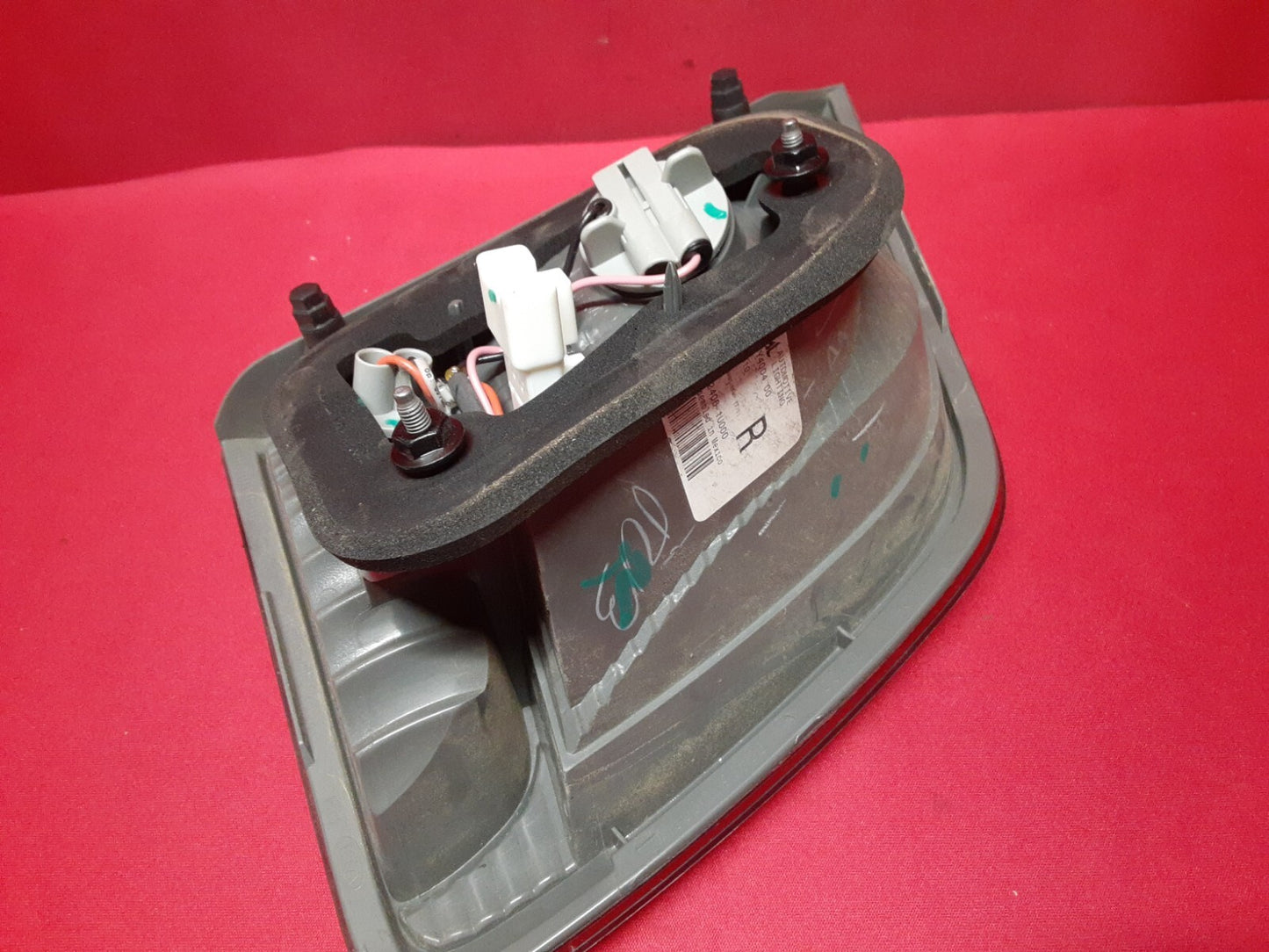 2011 - 2013 Kia Sorento RIGHT Tail Light Lamp on Trunk HALOGEN 92406-1U000