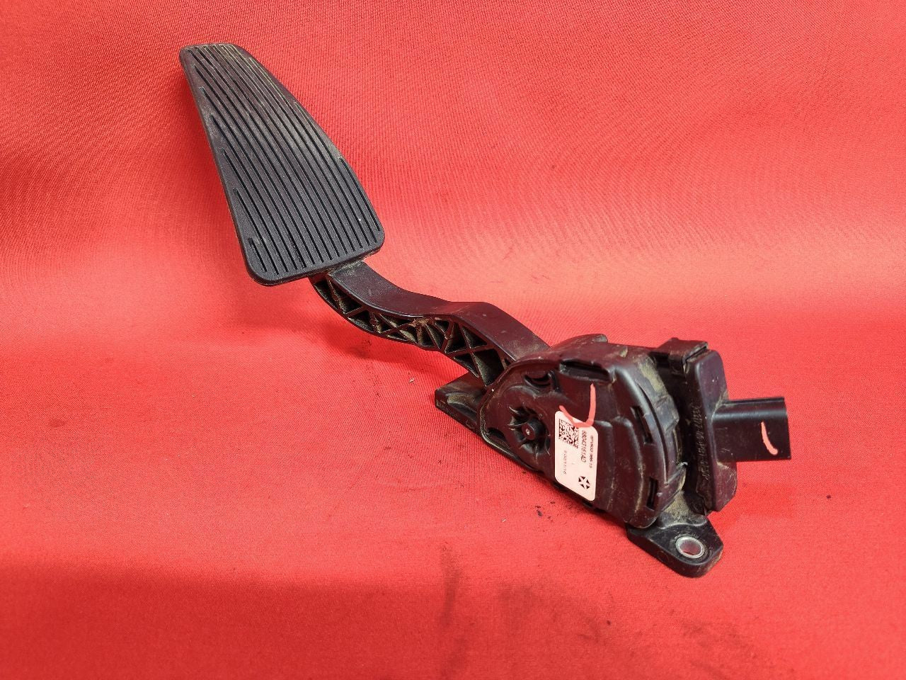 2011-2020 Dodge Ram Pickup Accelerator Gas Foot Pedal 68043161AD
