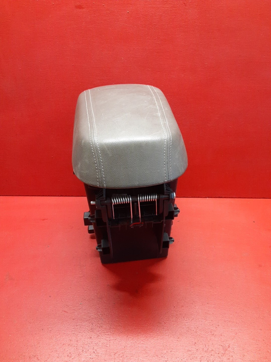 2011 2012 2013 Kia Sportage Center Console Bin W/ Armrest 846603W000GAH