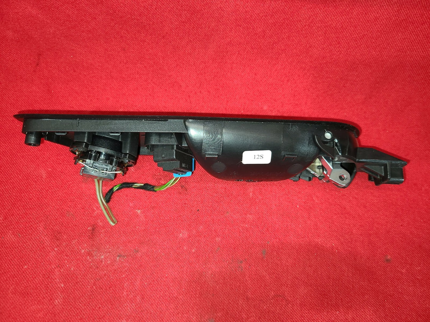 2009 - 2018 Volkswagen Tiguan - Rear Left Door Interior Door Handle / Bezel