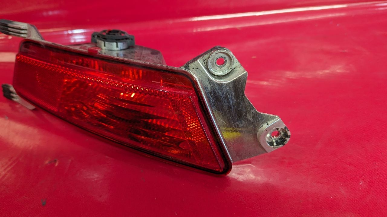 2012-2019 Land Rover Range Rover Evoque RIGHT REAR Bumper Fog Lamp Reflector Red
